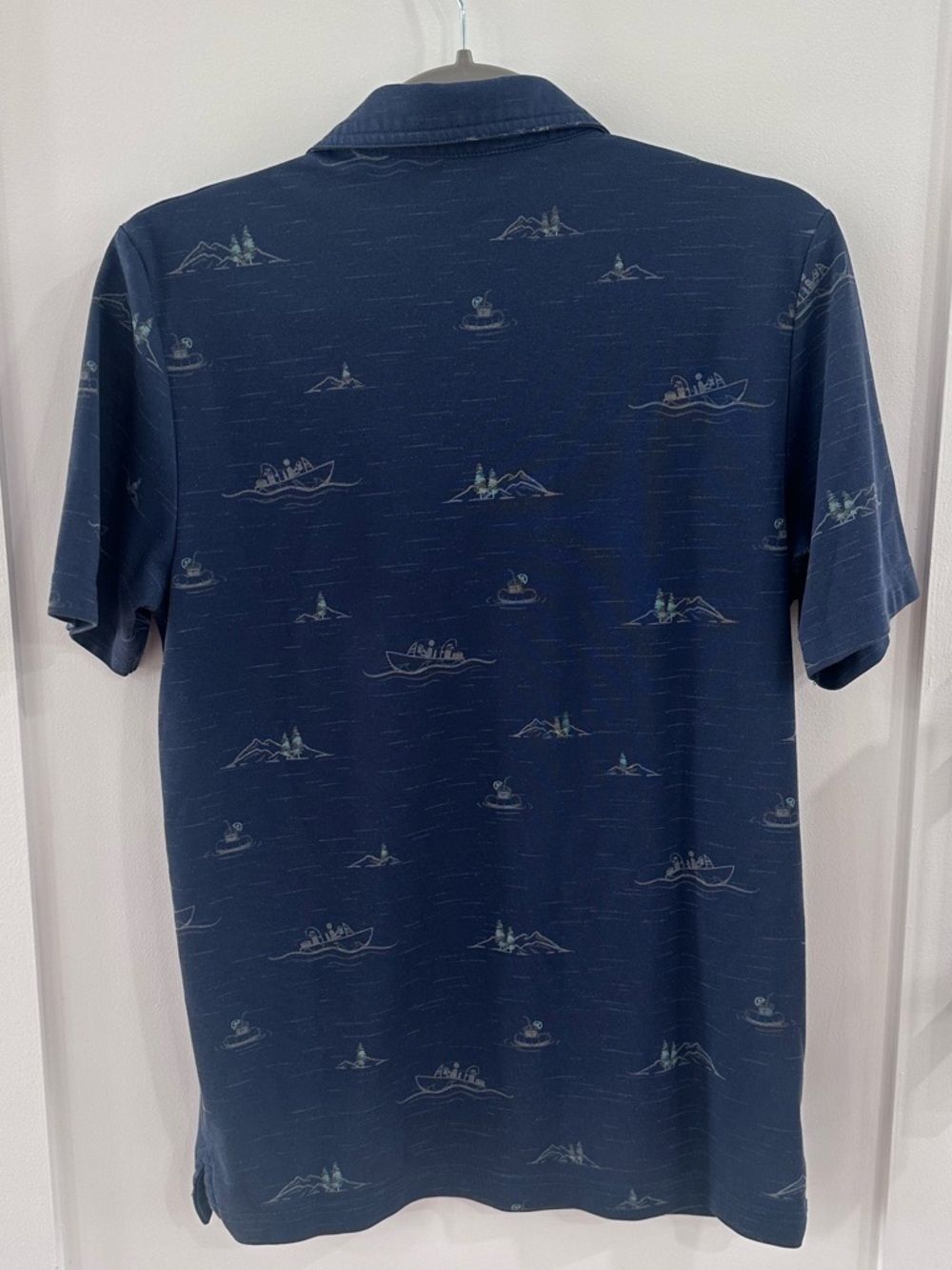 Travis Mathew Men's "Take A Whiff" Fishing & Lake Scene Polo - Size S - Picture 3 of 9